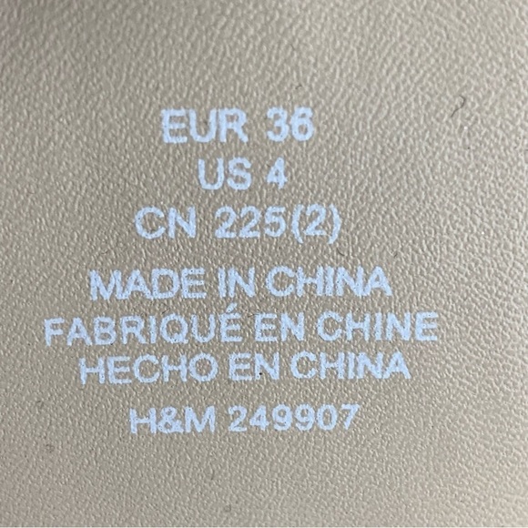 Size 4 H M Girls Silver White Sandals Strappy Foam Bottom Beachy Buckle Closure - Picture 8 of 9